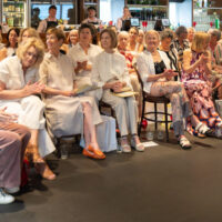 fashion-show-attendees_21