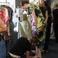 fashion-show-backstage_04